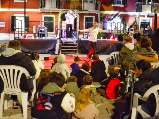 (Fotos) El ambiente navideño llega a Es Castell