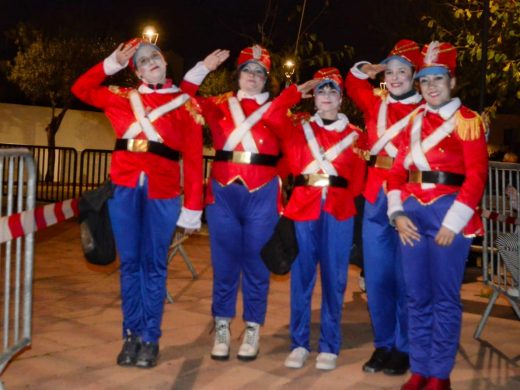 (Fotos) Sant Lluís ilumina sus fiestas con los soldados del Trencanous