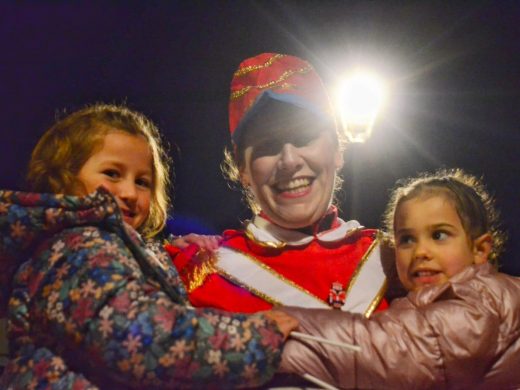 (Fotos) Sant Lluís ilumina sus fiestas con los soldados del Trencanous