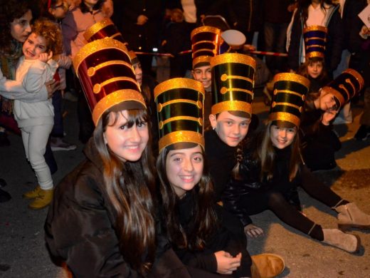 (Fotos) Sant Lluís ilumina sus fiestas con los soldados del Trencanous