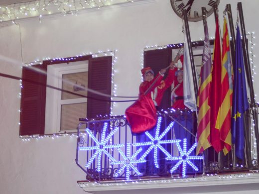 (Fotos) Sant Lluís ilumina sus fiestas con los soldados del Trencanous