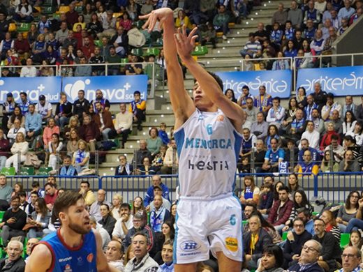 (Fotos) Reacción tardía del Hestia Menorca ante el San Pablo Burgos