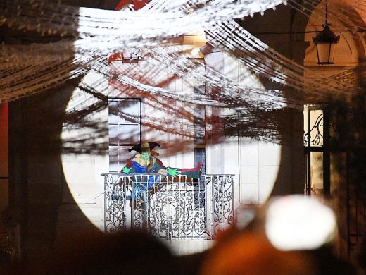 (Fotos y vídeo) Llega la luz de la Navidad de la mano de los Llumets