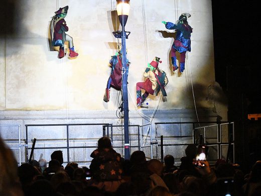 (Fotos y vídeo) Llega la luz de la Navidad de la mano de los Llumets