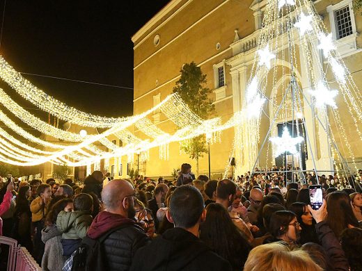 (Fotos y vídeo) Llega la luz de la Navidad de la mano de los Llumets