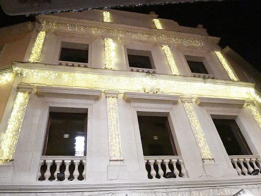 (Fotos y vídeo) Llega la luz de la Navidad de la mano de los Llumets