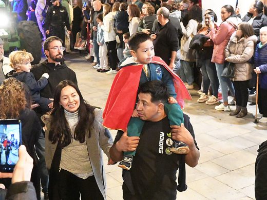 (Fotos y vídeo) Llega la luz de la Navidad de la mano de los Llumets