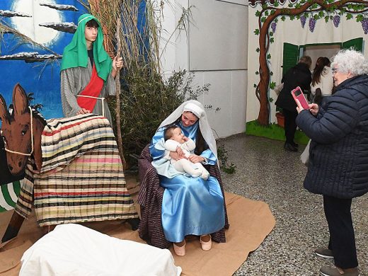 (Fotos) El belén cobra vida en el colegio Sant Josep de Maó