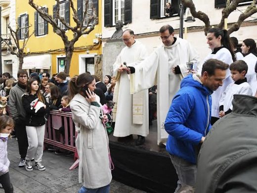 (Fotos) Maó celebra con pasión y multitudinaria participación las ‘beneïdes’