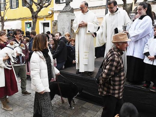 (Fotos) Maó celebra con pasión y multitudinaria participación las ‘beneïdes’