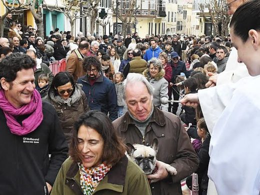 (Fotos) Maó celebra con pasión y multitudinaria participación las ‘beneïdes’