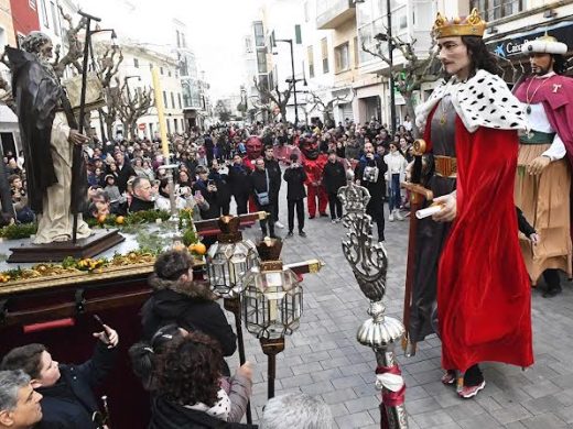 (Fotos) Maó celebra con pasión y multitudinaria participación las ‘beneïdes’