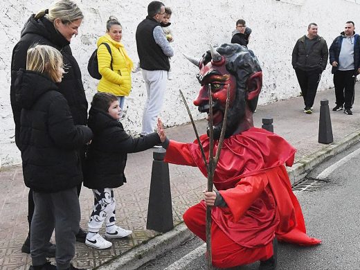 (Fotos) Maó celebra con pasión y multitudinaria participación las ‘beneïdes’