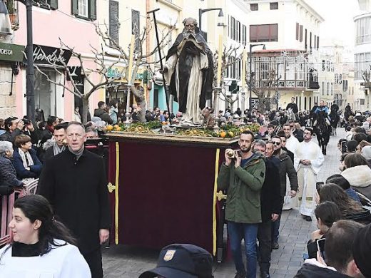 (Fotos) Maó celebra con pasión y multitudinaria participación las ‘beneïdes’