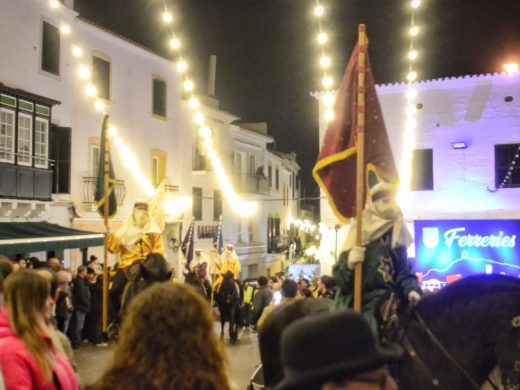 (Fotos) Los pajes reales llenan de magia Ferreries