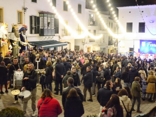 (Fotos) Los pajes reales llenan de magia Ferreries