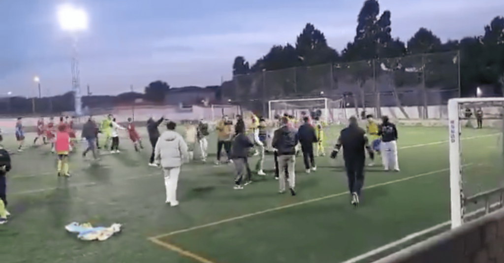 Pelea en Municipal d'Es Castell.