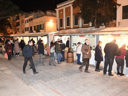 (Fotos) Menorca enciende la llama de Sant Antoni pendiente de la lluvia