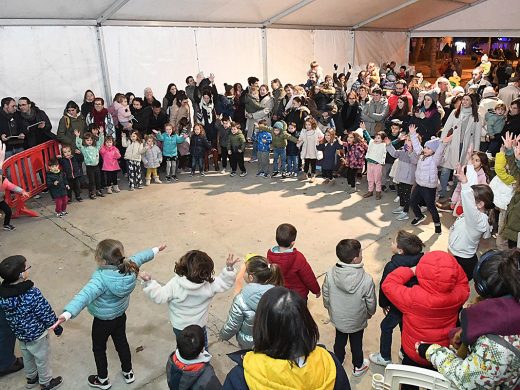 (Fotos) Menorca enciende la llama de Sant Antoni pendiente de la lluvia