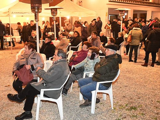 (Fotos) Menorca enciende la llama de Sant Antoni pendiente de la lluvia