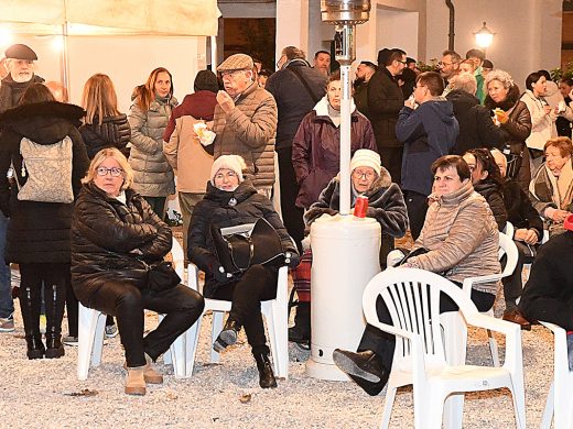 (Fotos) Menorca enciende la llama de Sant Antoni pendiente de la lluvia