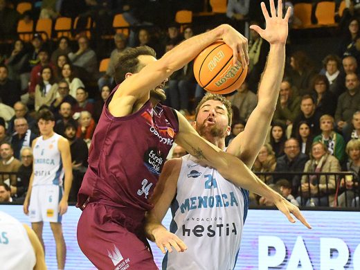 (Fotos) El Hestia Menorca cae con honores ante el Obradoiro