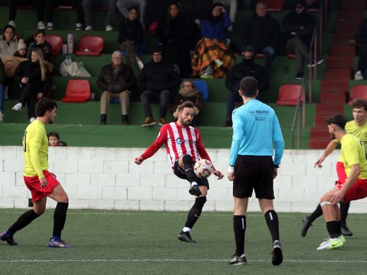 (Fotos) El Mercadal logra una importante victoria ante el Campos y se aleja del descenso