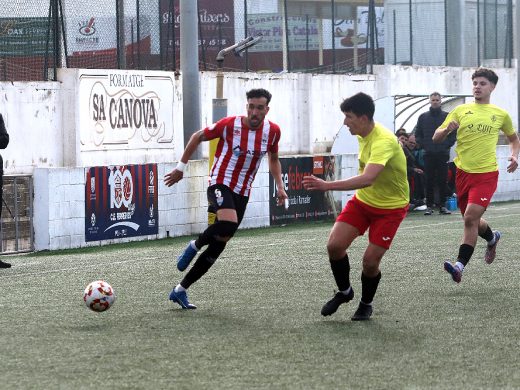 (Fotos) El Mercadal logra una importante victoria ante el Campos y se aleja del descenso