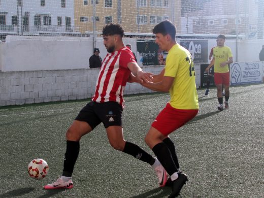 (Fotos) El Mercadal logra una importante victoria ante el Campos y se aleja del descenso