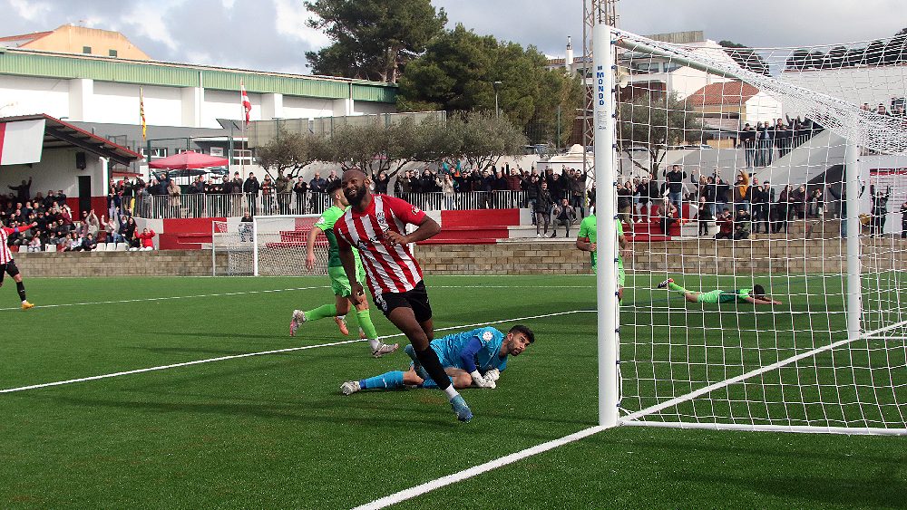 Karim en la acción del gol del triunfo. Fotos: Jaume Fiol