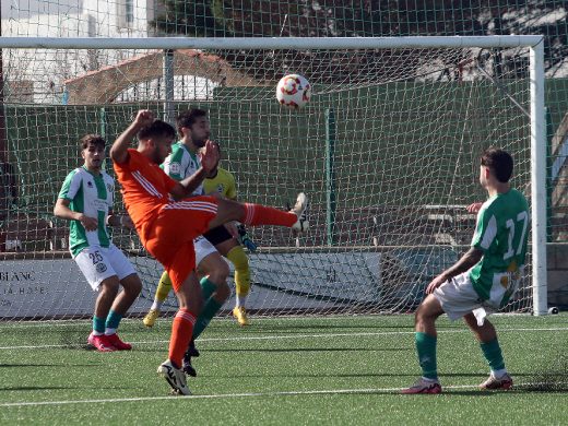 (Fotos) El Migjorn cae ante el Platges y sigue sin encontrar el camino del triunfo