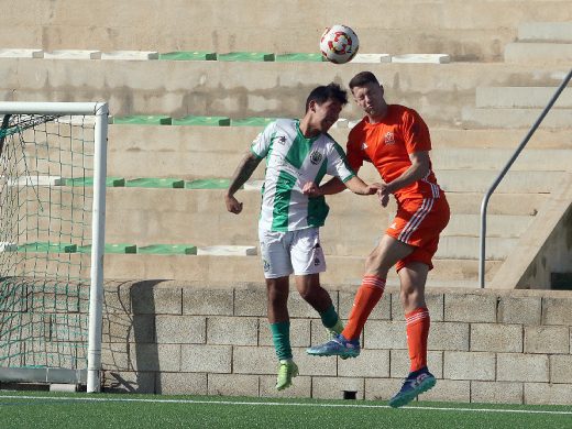 (Fotos) El Migjorn cae ante el Platges y sigue sin encontrar el camino del triunfo