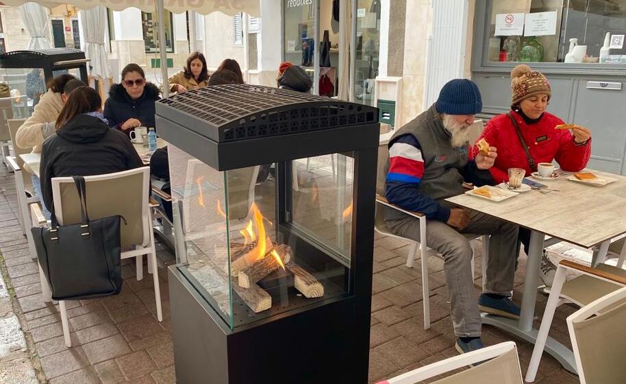 Terraza de un bar de Maó.