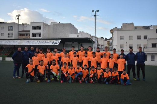 Foto de familia de los participantes en el evento.