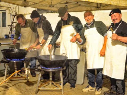 (Fotos) Sant Climent celebra su tradicional ‘torrada i salida de dimonis’