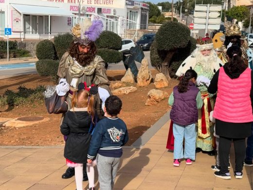 (Fotos) Los Reyes Magos visitan Cala en Porter