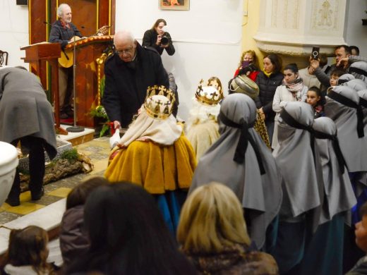 (Fotos) Los Reyes Magos recorren Ferreries a caballo repartiendo ilusión y regalos