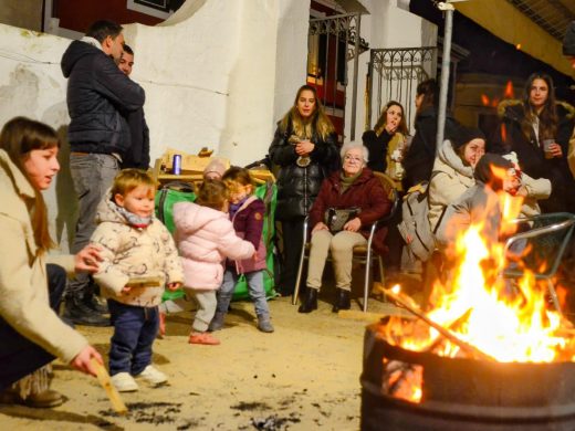 (Fotos) Sant Climent celebra su tradicional ‘torrada i salida de dimonis’