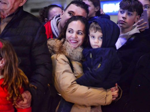 (Fotos) Los Reyes Magos recorren Ferreries a caballo repartiendo ilusión y regalos