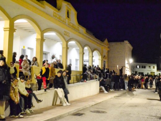 (Fotos) Los Reyes Magos recorren Ferreries a caballo repartiendo ilusión y regalos