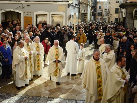 (Fotos) El sol permite celebrar la Processó dels Tres Tocs