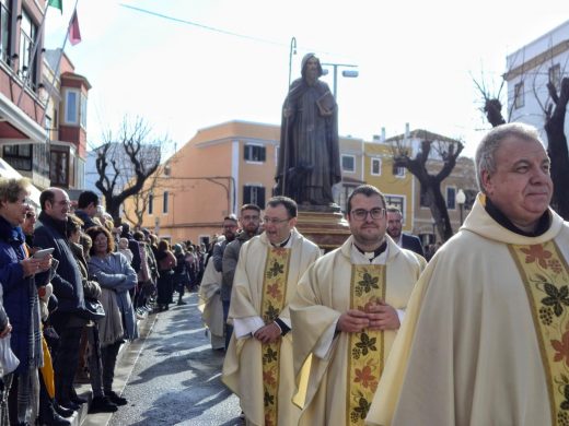 (Fotos) El sol permite celebrar la Processó dels Tres Tocs