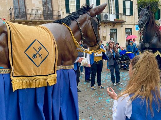 (Fotos y vídeos) Sigue la fiesta de Sant Antoni