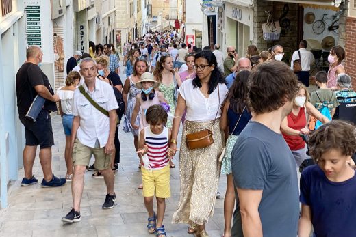 En Menorca, la presión demográfica sube levemente, mientras que Ibiza y Formentera registran descensos.