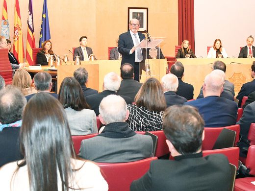 (Fotos) Adolfo Vilafranca apuesta por un futuro sostenible en el pleno de Sant Antoni