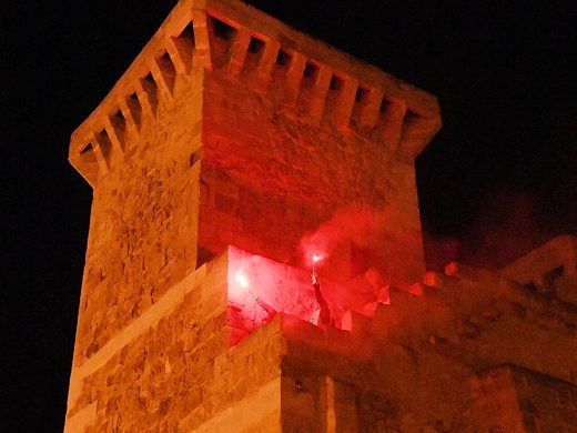 (Fotos) Solo cinco torres de Menorca se adhieren al tradicional encendido por los derechos humanos