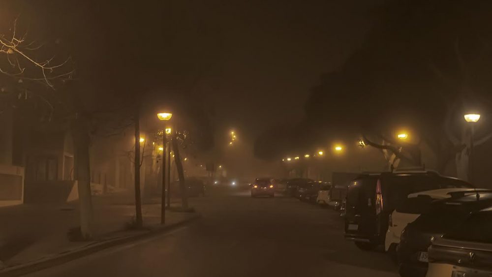 Noche con niebla en Maó.