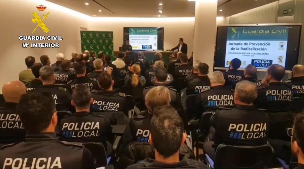 Policías de Ciutadella, Es Migjorn, Maó y Sant Lluís estuvieron presentes.