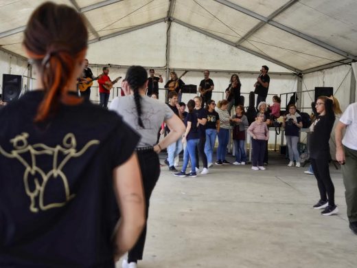 (Fotos) Música y tradición se dan cita en la plaza Explanada de Maó con un vibrante encuentro folklórico