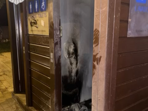 (Fotos) Vandalismo en Ciutadella: prenden fuego a los baños públicos de la estación de autobuses